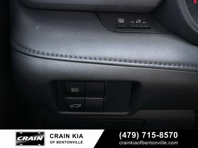 used 2020 Toyota Highlander car, priced at $28,900