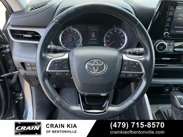 used 2020 Toyota Highlander car, priced at $28,900