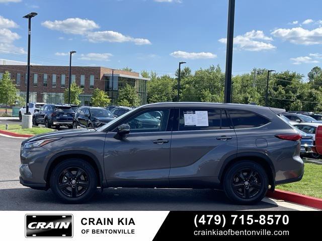 used 2020 Toyota Highlander car, priced at $28,900