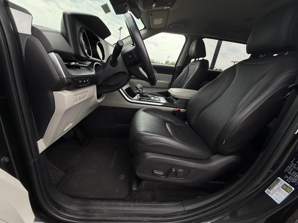 used 2024 Kia Carnival car, priced at $32,900