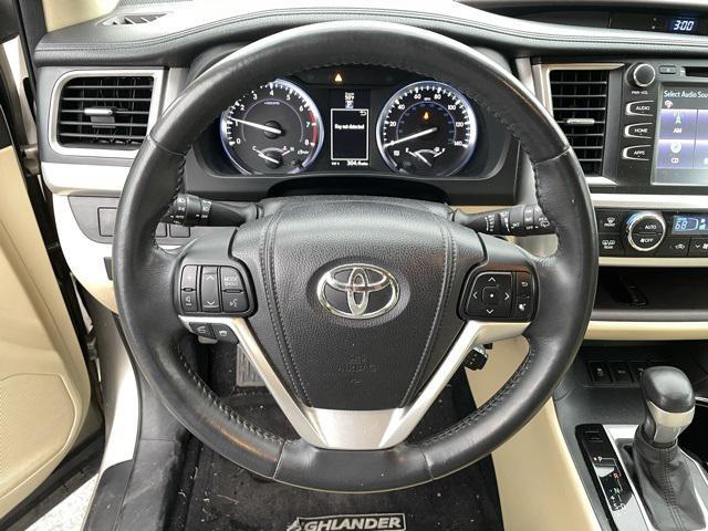 used 2014 Toyota Highlander car, priced at $17,700