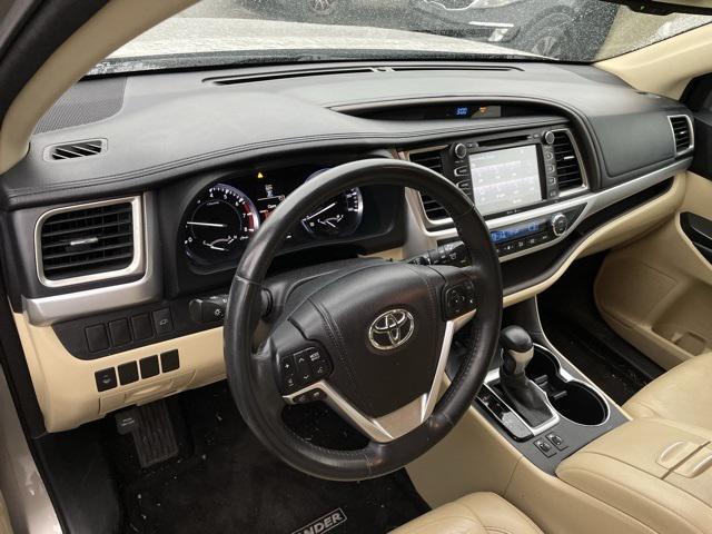 used 2014 Toyota Highlander car, priced at $17,700