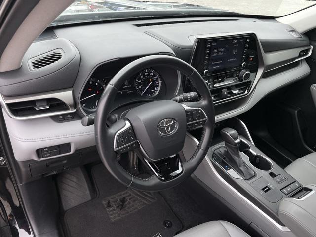 used 2021 Toyota Highlander car, priced at $32,300