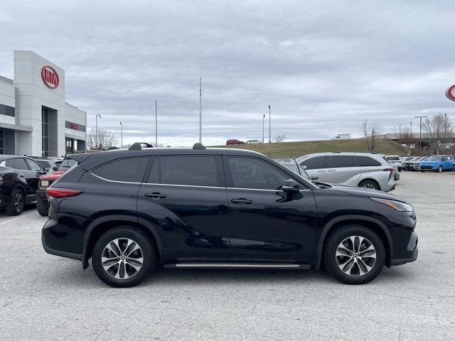 used 2021 Toyota Highlander car, priced at $32,300