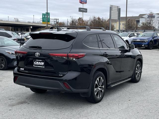 used 2021 Toyota Highlander car, priced at $32,300