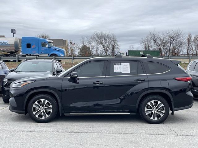 used 2021 Toyota Highlander car, priced at $32,300