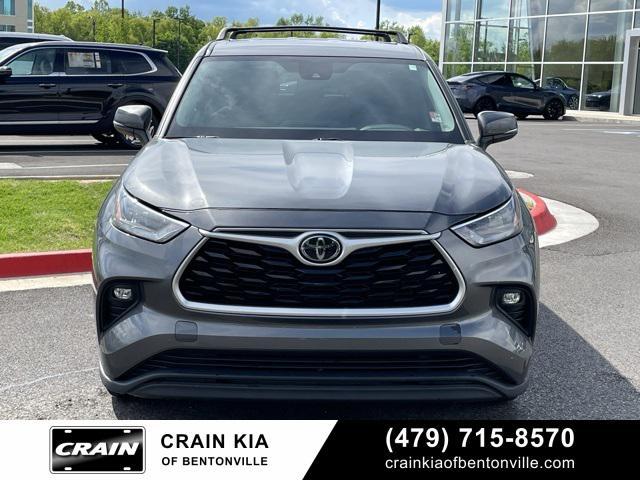 used 2020 Toyota Highlander car, priced at $29,200