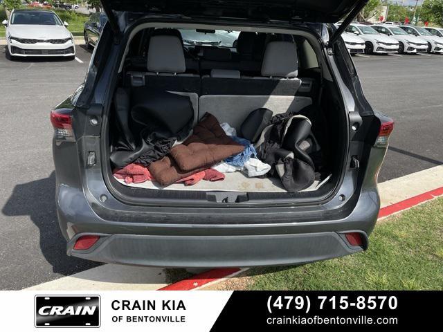 used 2020 Toyota Highlander car, priced at $29,200