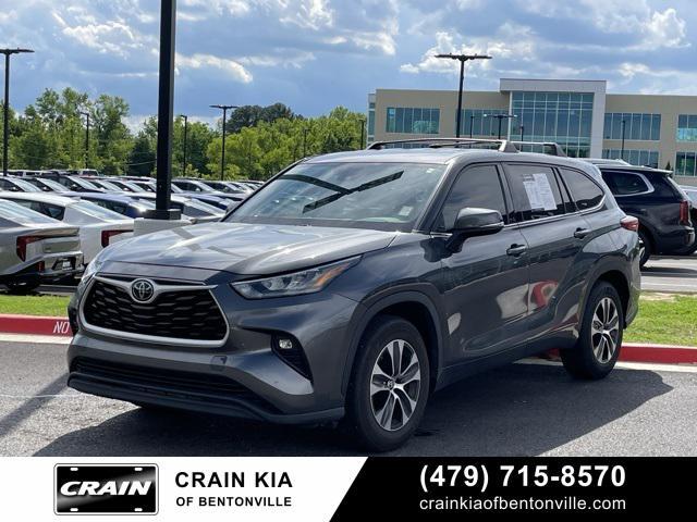 used 2020 Toyota Highlander car, priced at $29,200