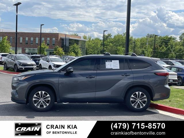 used 2020 Toyota Highlander car, priced at $29,200