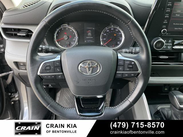 used 2020 Toyota Highlander car, priced at $29,200