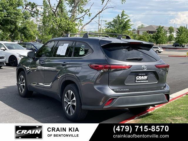 used 2020 Toyota Highlander car, priced at $29,200