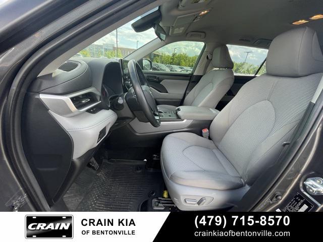 used 2020 Toyota Highlander car, priced at $29,200