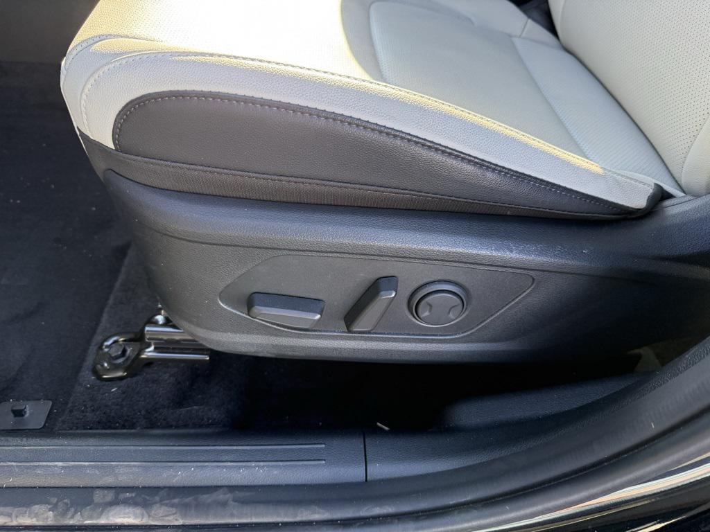 used 2025 Kia Sportage Hybrid car, priced at $31,900