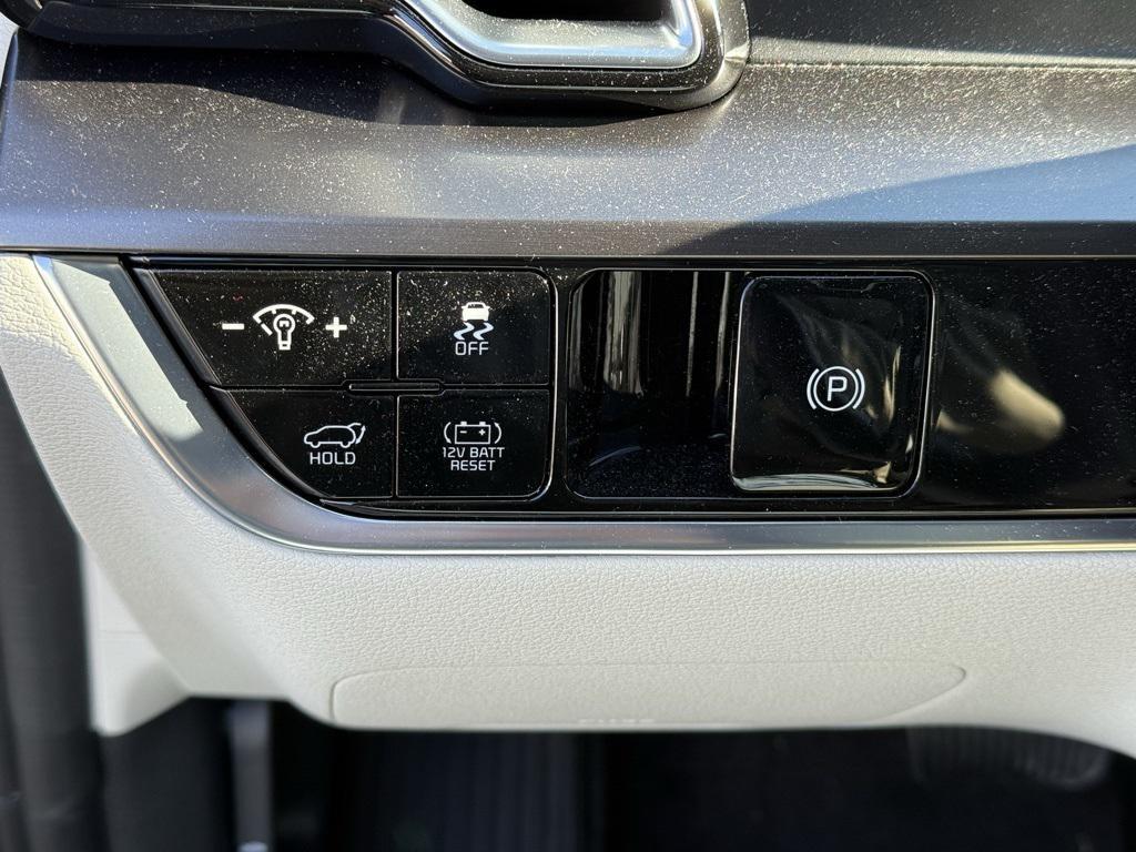 used 2025 Kia Sportage Hybrid car, priced at $31,900