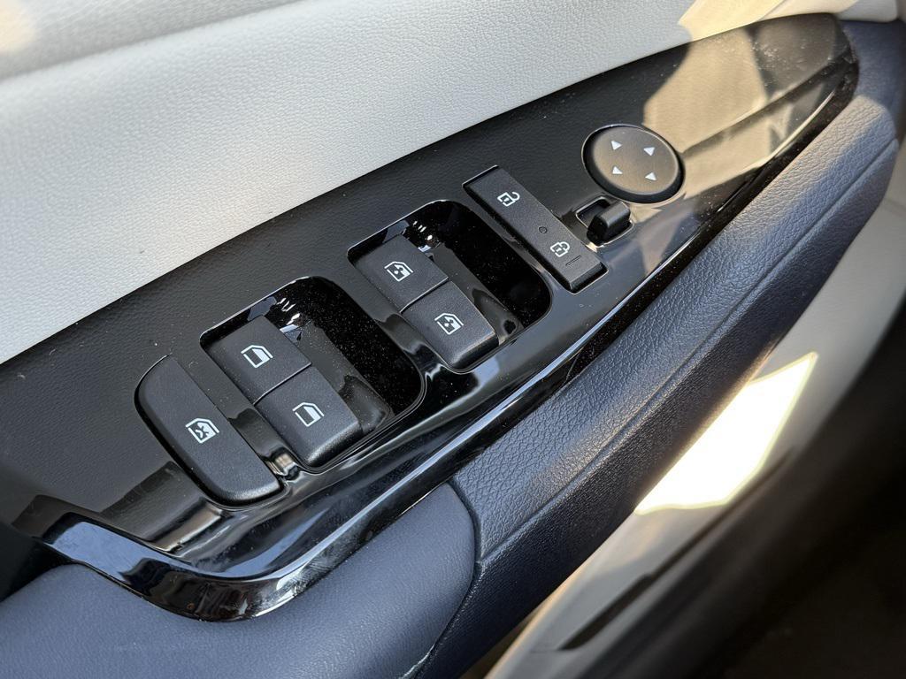 used 2025 Kia Sportage Hybrid car, priced at $31,900