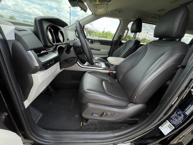 used 2024 Kia Carnival car, priced at $32,900