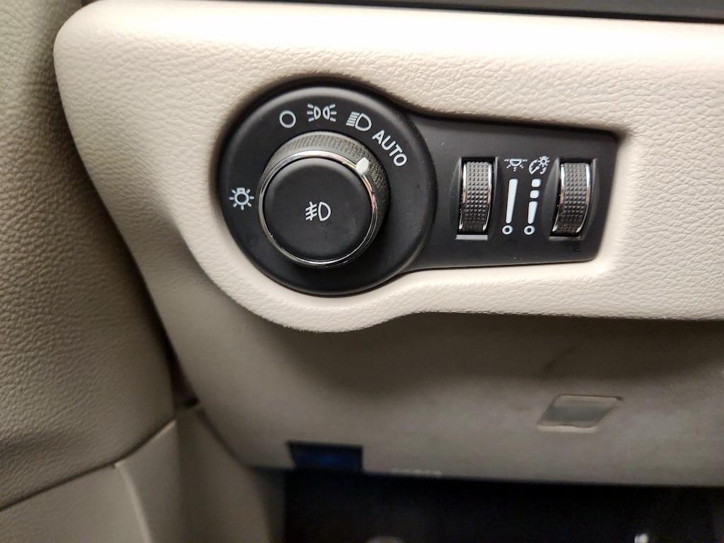 used 2023 Chrysler Pacifica car, priced at $31,998