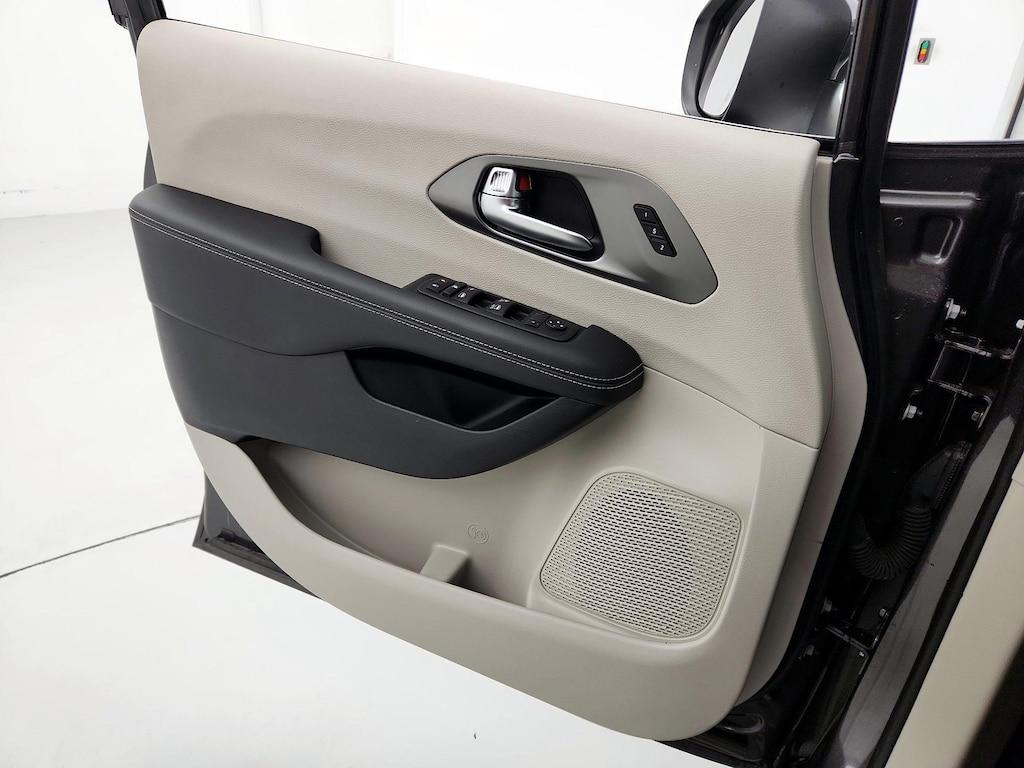 used 2023 Chrysler Pacifica car, priced at $31,998