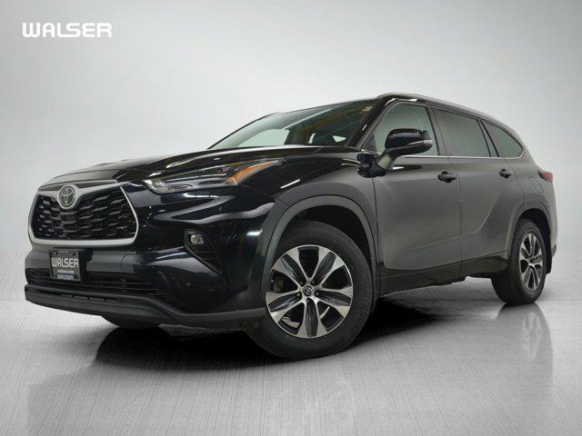 used 2022 Toyota Highlander car, priced at $34,699