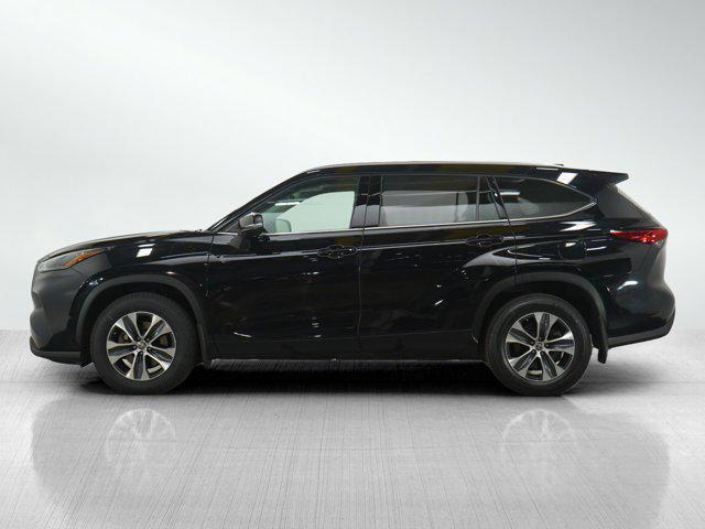 used 2022 Toyota Highlander car, priced at $34,699