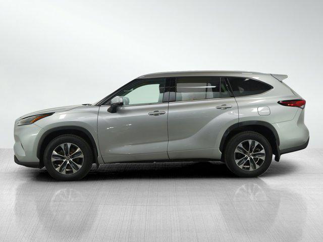 used 2022 Toyota Highlander car, priced at $34,699