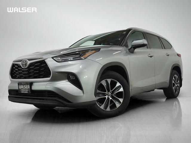 used 2022 Toyota Highlander car, priced at $34,699