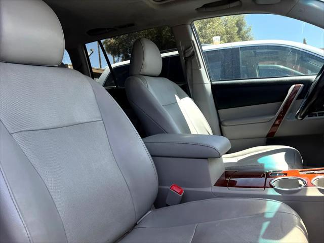 used 2012 Toyota Highlander car, priced at $10,995
