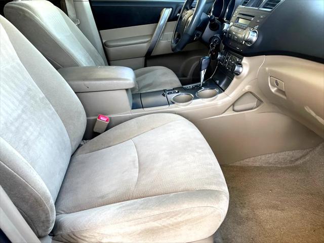 used 2008 Toyota Highlander car, priced at $9,495