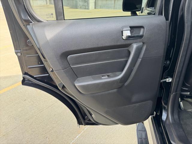 used 2006 Hummer H3 car, priced at $10,950