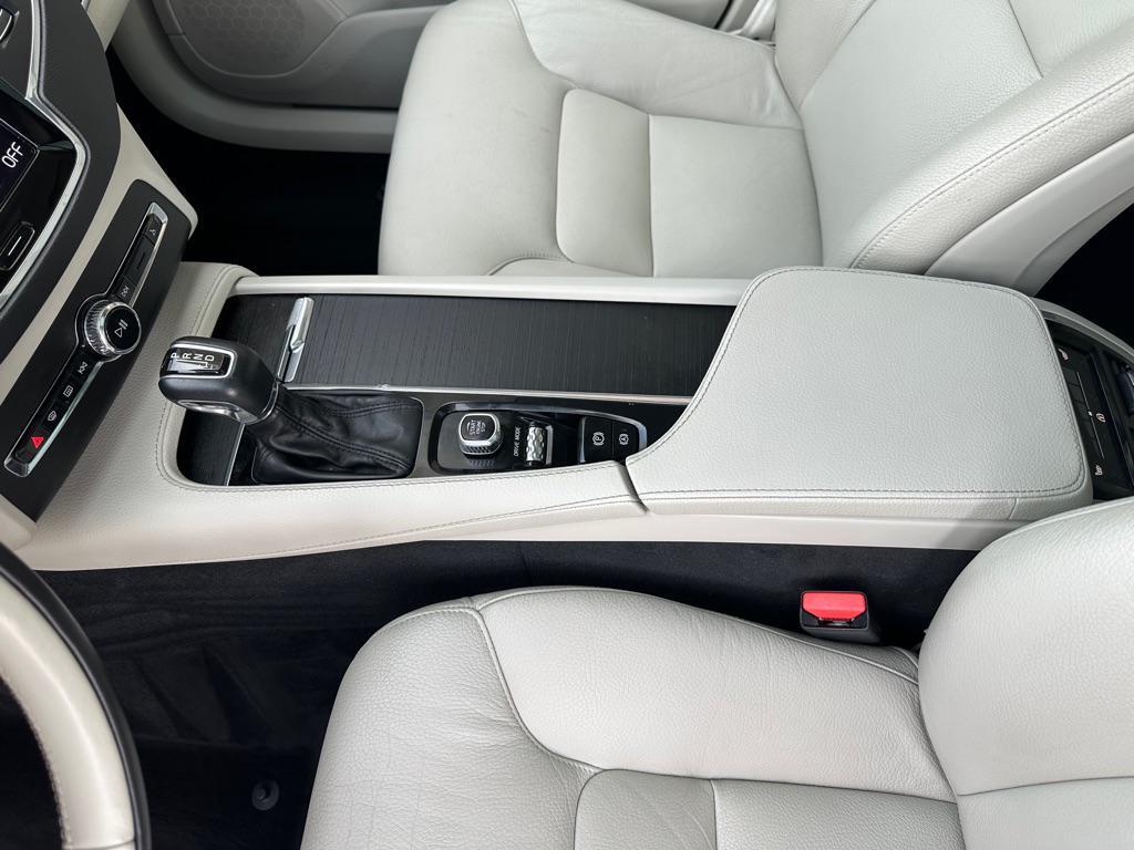 used 2020 Volvo XC90 car, priced at $21,950