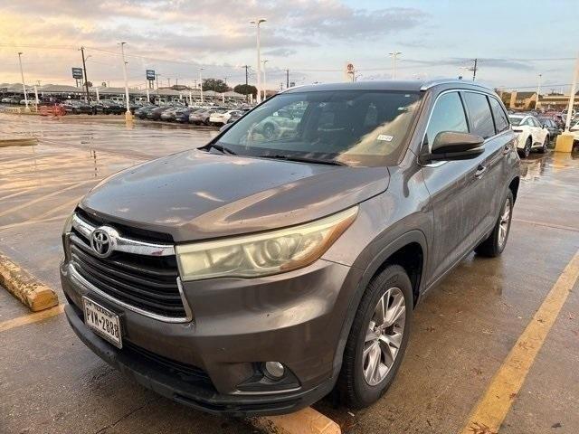 used 2015 Toyota Highlander car, priced at $21,879