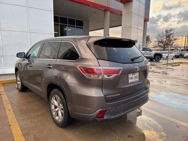 used 2015 Toyota Highlander car, priced at $21,879