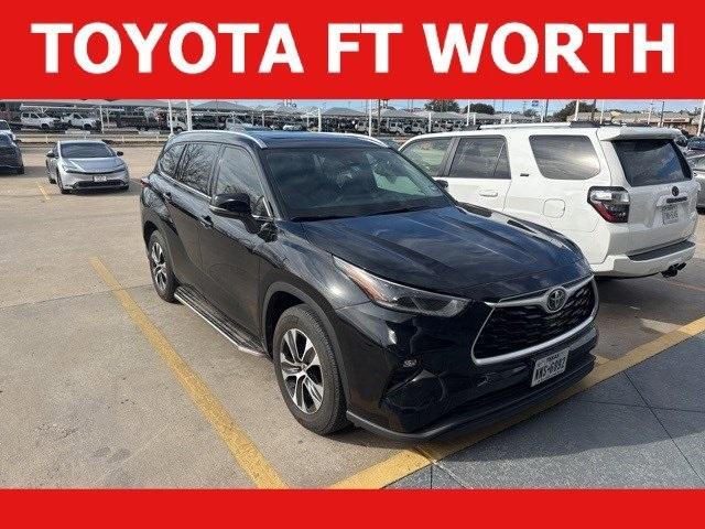 used 2021 Toyota Highlander car, priced at $33,631