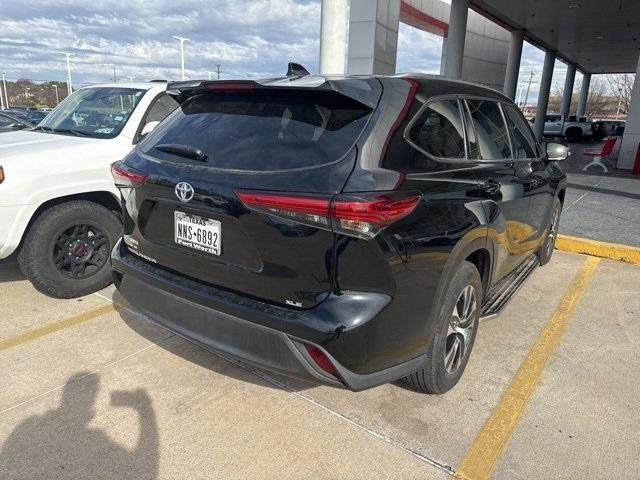 used 2021 Toyota Highlander car, priced at $33,631