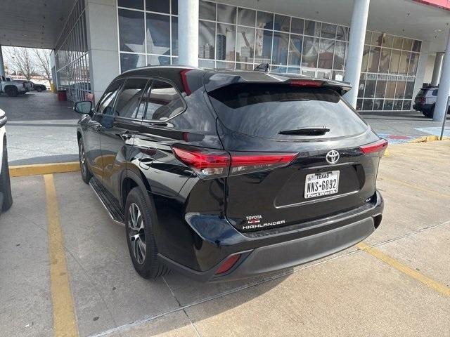 used 2021 Toyota Highlander car, priced at $33,631