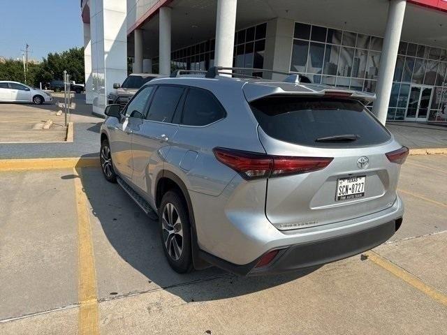 used 2022 Toyota Highlander car, priced at $34,500