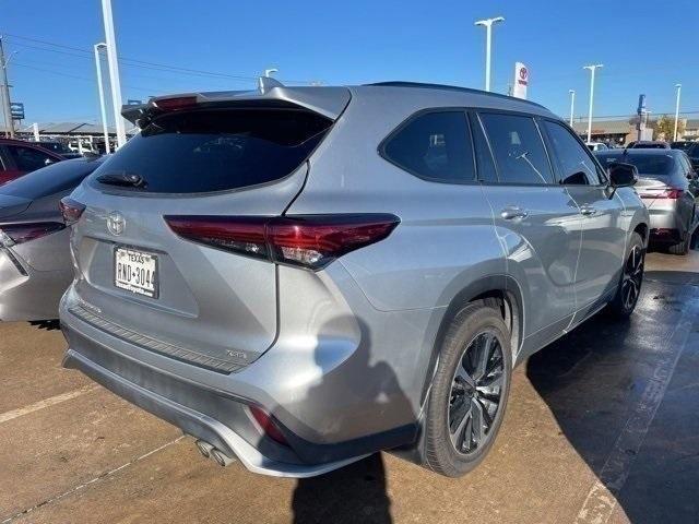 used 2022 Toyota Highlander car, priced at $34,625