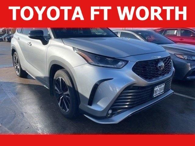 used 2022 Toyota Highlander car, priced at $34,625