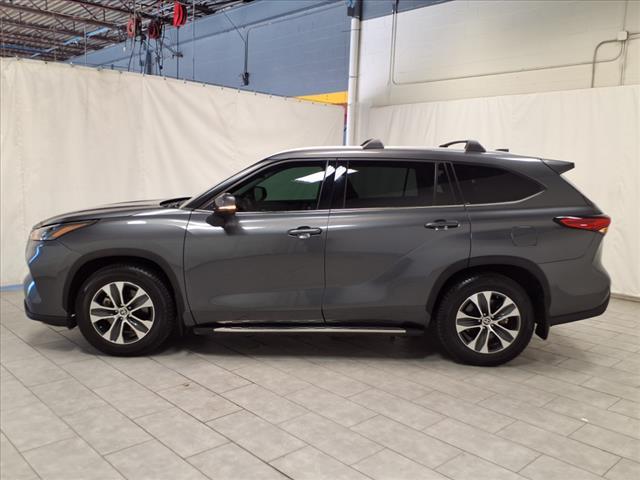 used 2022 Toyota Highlander car, priced at $35,249