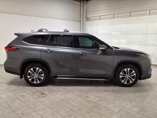 used 2022 Toyota Highlander car, priced at $35,249