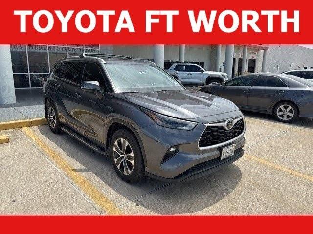 used 2022 Toyota Highlander car, priced at $35,249