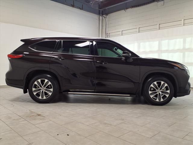 used 2022 Toyota Highlander car, priced at $33,809