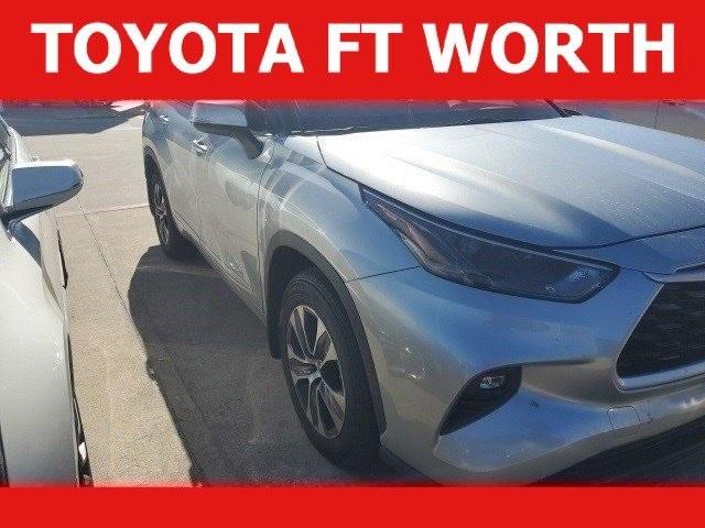 used 2022 Toyota Highlander car, priced at $35,828