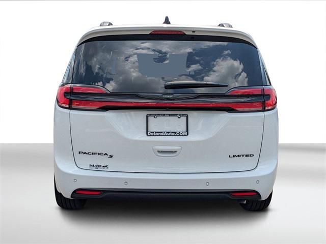 new 2024 Chrysler Pacifica car, priced at $47,273