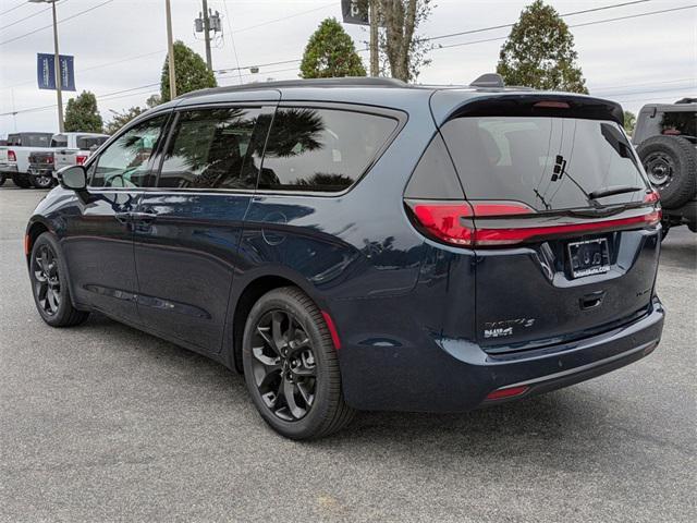 new 2025 Chrysler Pacifica car, priced at $44,716