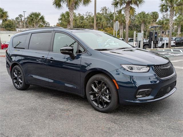 new 2025 Chrysler Pacifica car, priced at $44,716