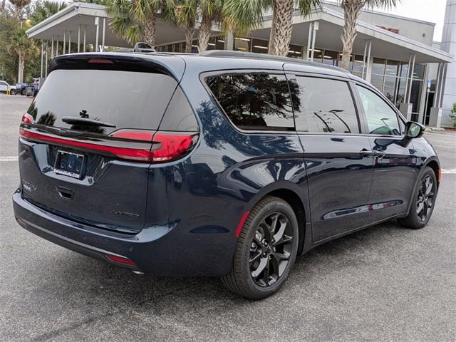 new 2025 Chrysler Pacifica car, priced at $44,716