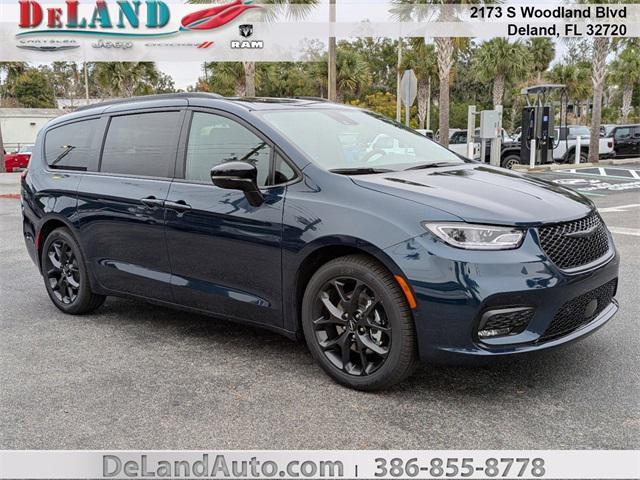 new 2025 Chrysler Pacifica car, priced at $44,716