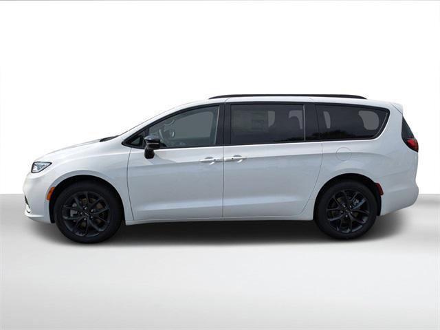 new 2024 Chrysler Pacifica car, priced at $40,292